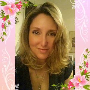 Meet your Posher, Lora